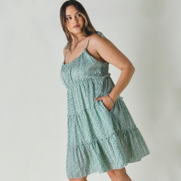 Davi & Dani - Ditsy Ruffle Tiered Vacation Dress - Picture 2 of 6